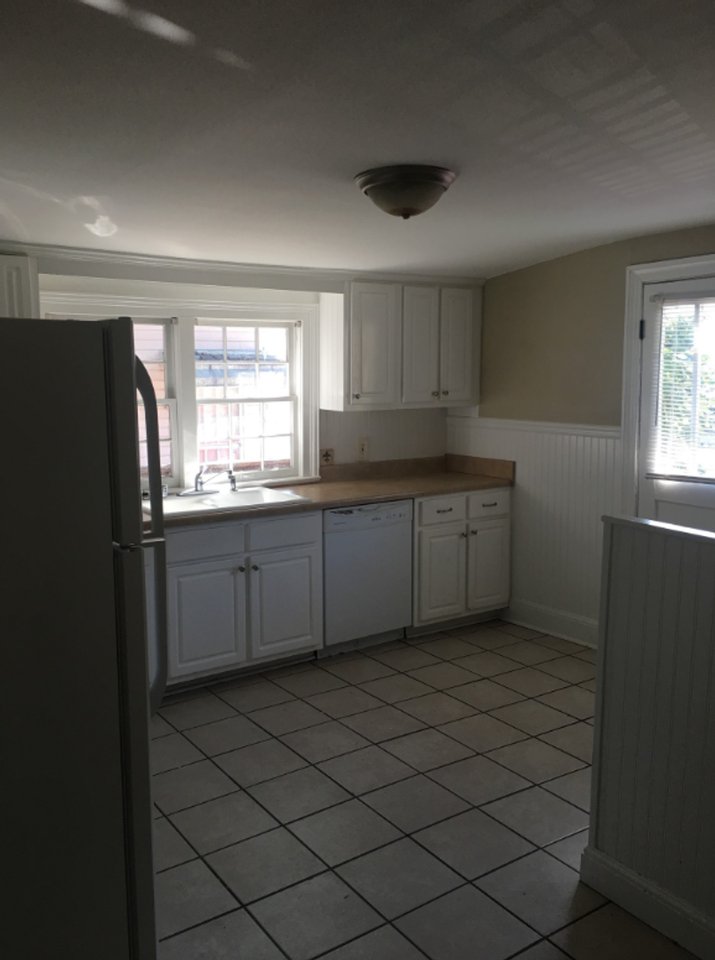 1127 Park St - Photo 3 of 9