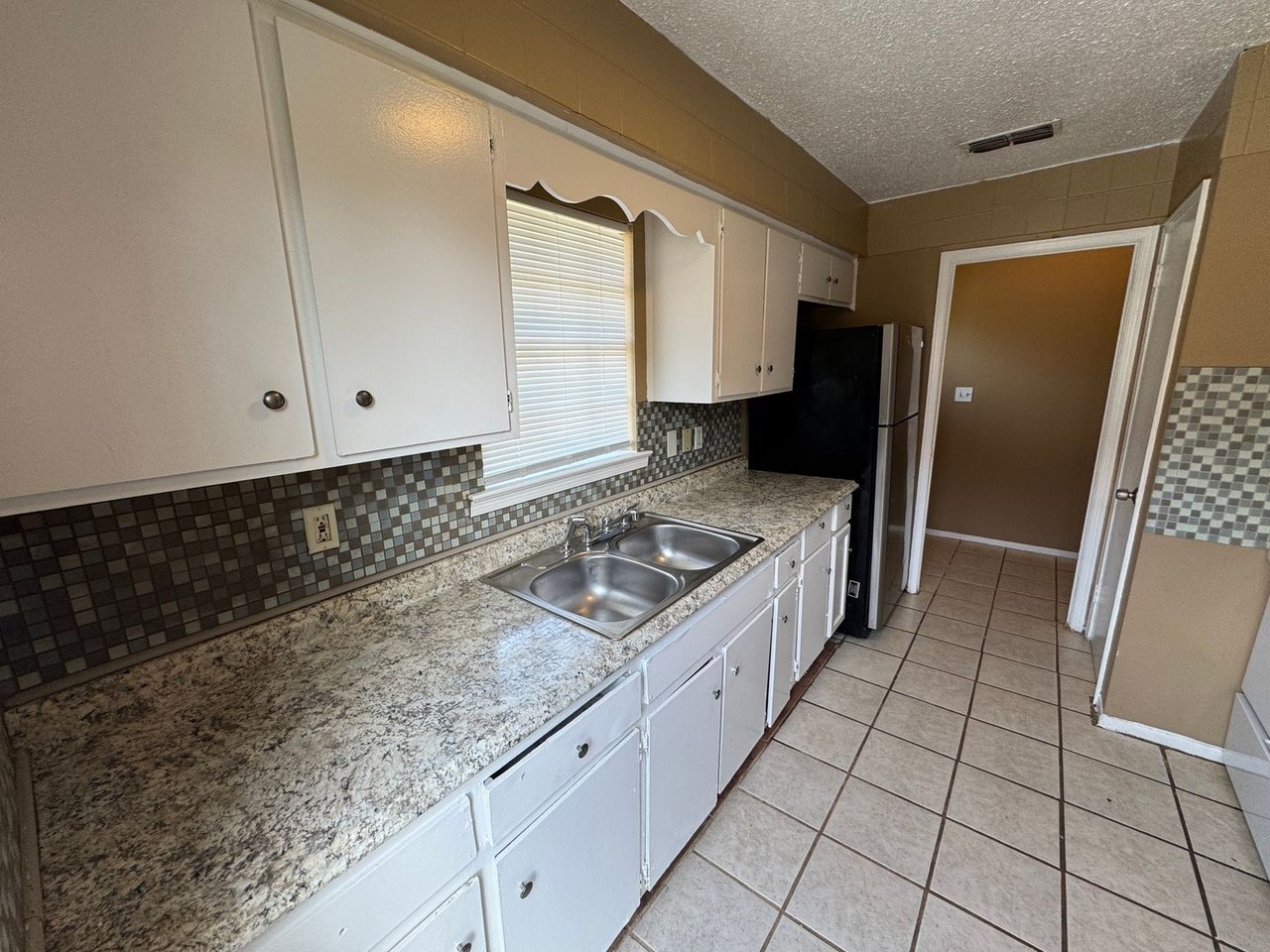 6108 Provost Ave - Photo 3 of 13