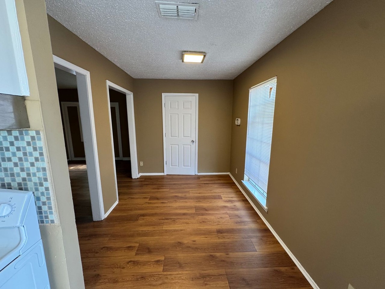 6108 Provost Ave - Photo 4 of 13