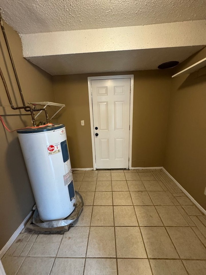 6108 Provost Ave - Photo 5 of 13