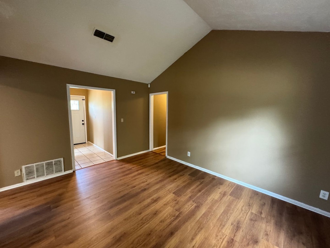 6108 Provost Ave - Photo 7 of 13