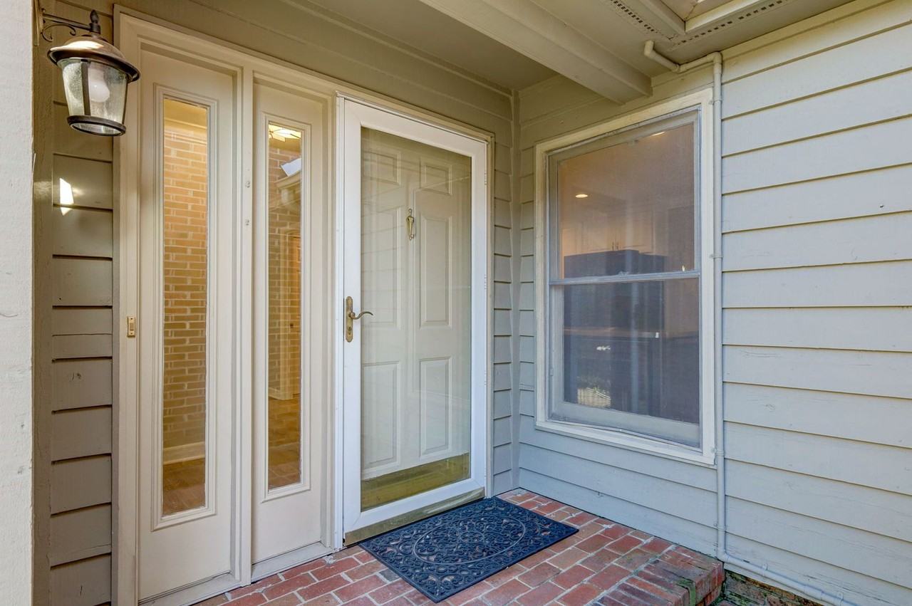 409 Hunters Circle - Photo 5 of 48