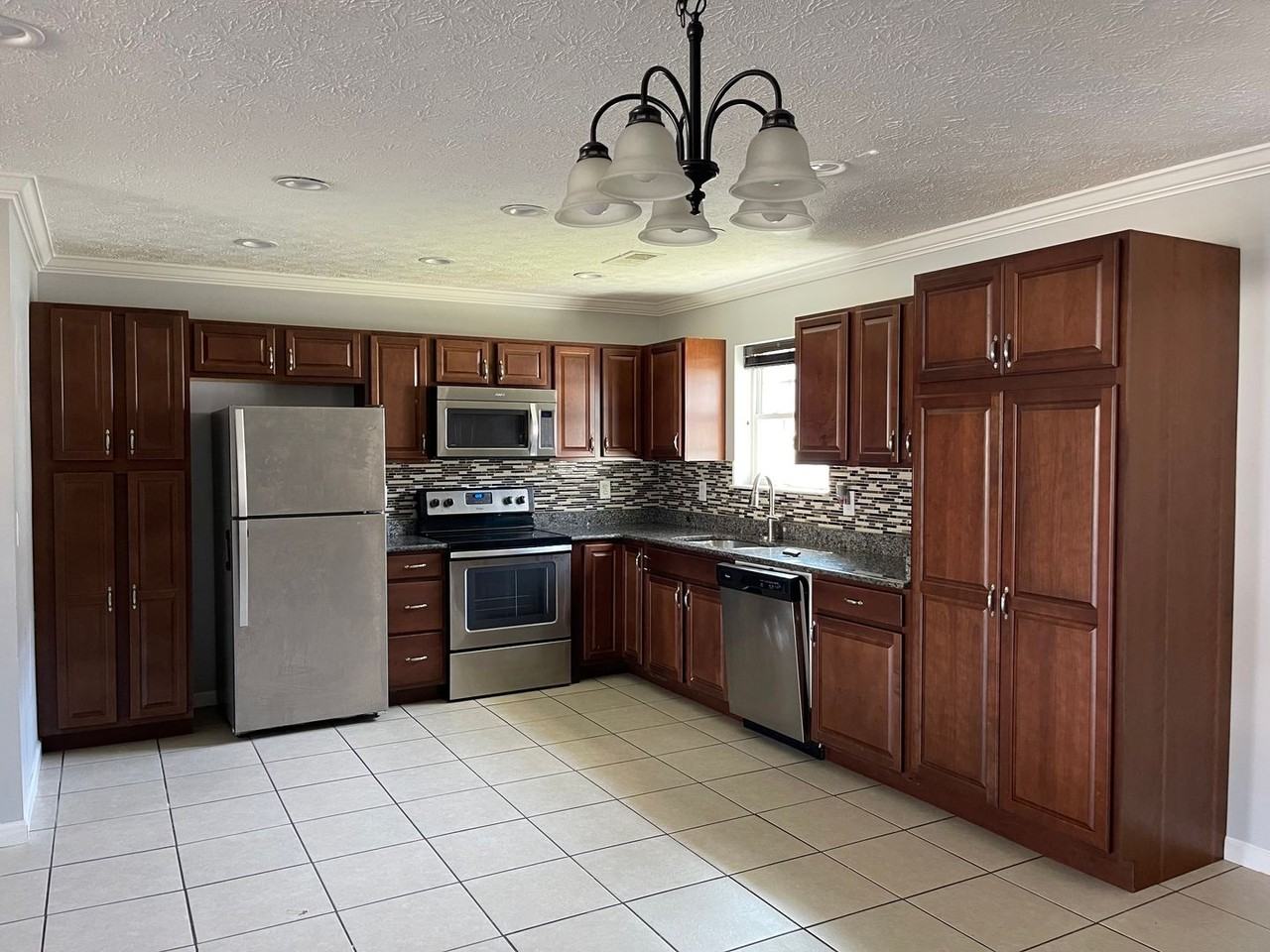411 Cornus Ave - Photo 4 of 14