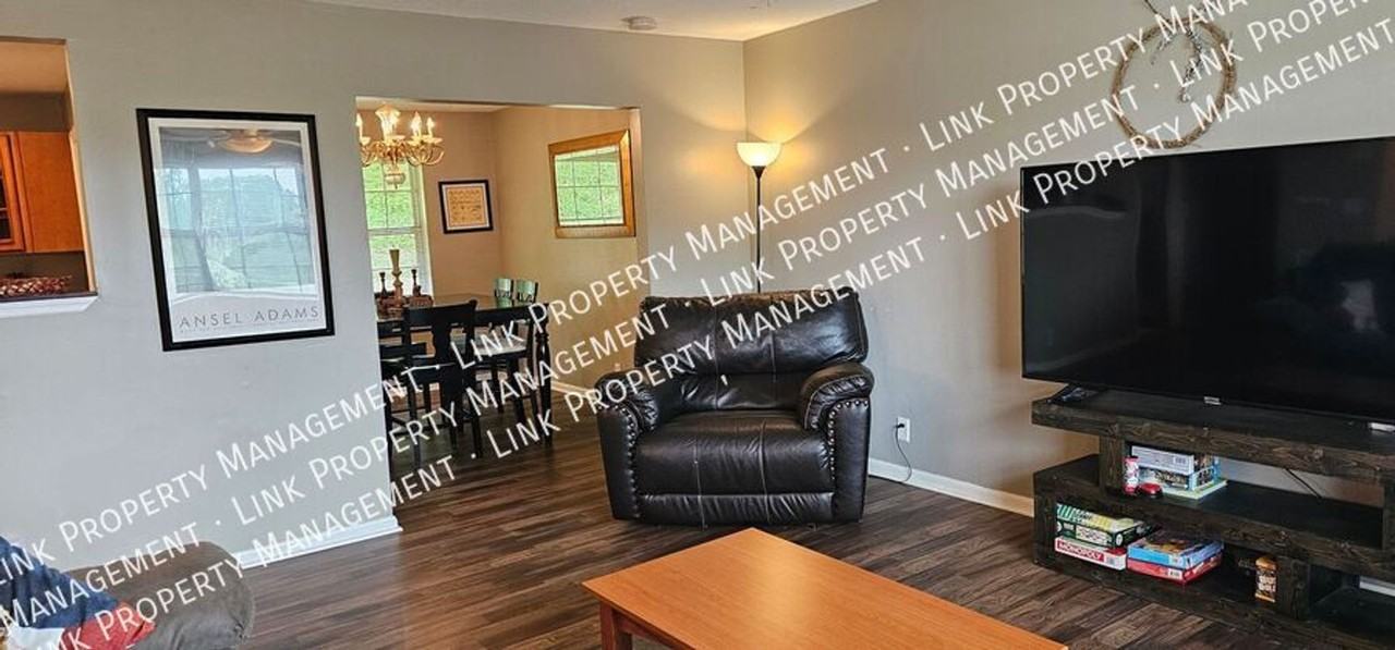 2433 Meade Cir - Photo 2 of 39
