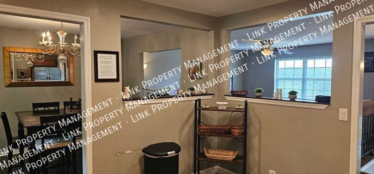 2433 Meade Cir - Photo 3 of 39