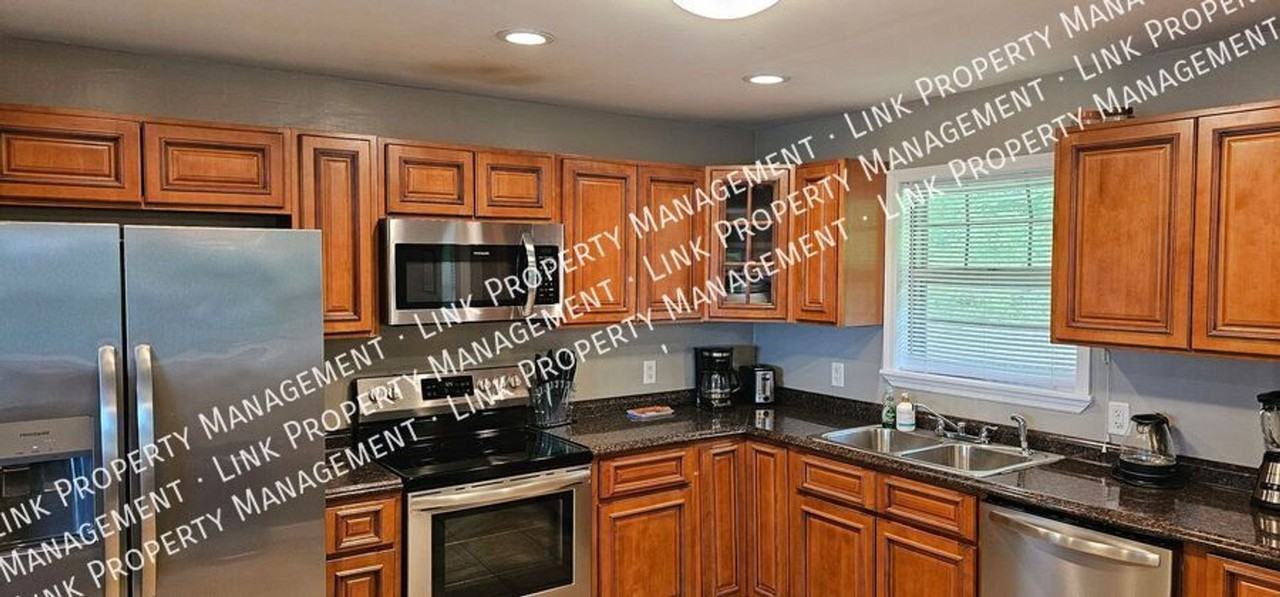 2433 Meade Cir - Photo 5 of 32