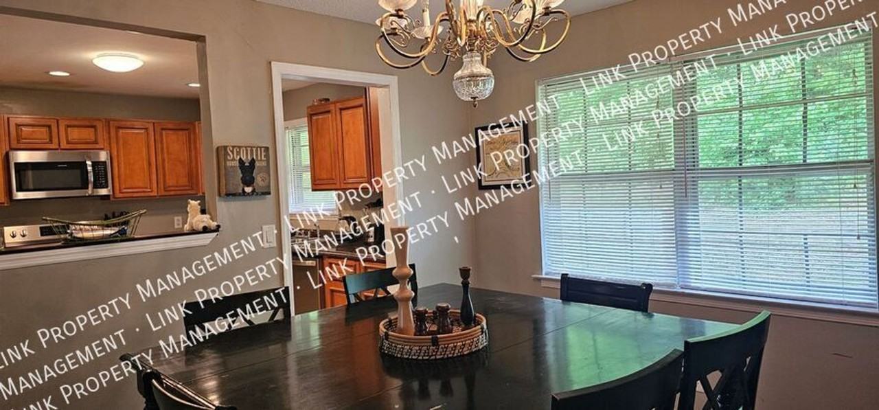 2433 Meade Cir - Photo 6 of 32