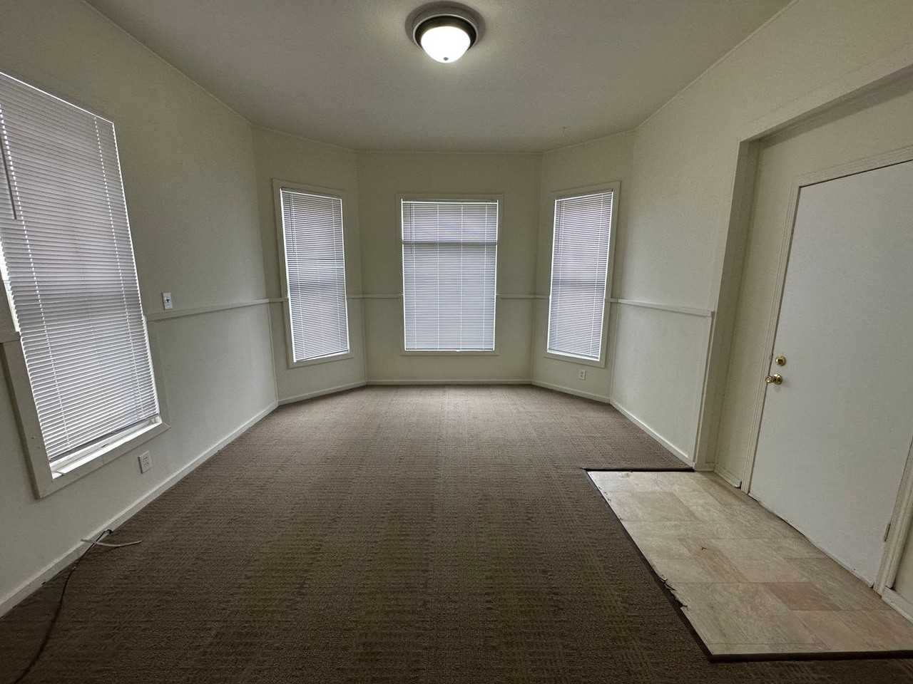 909 W Taylor St - Photo 2 of 10