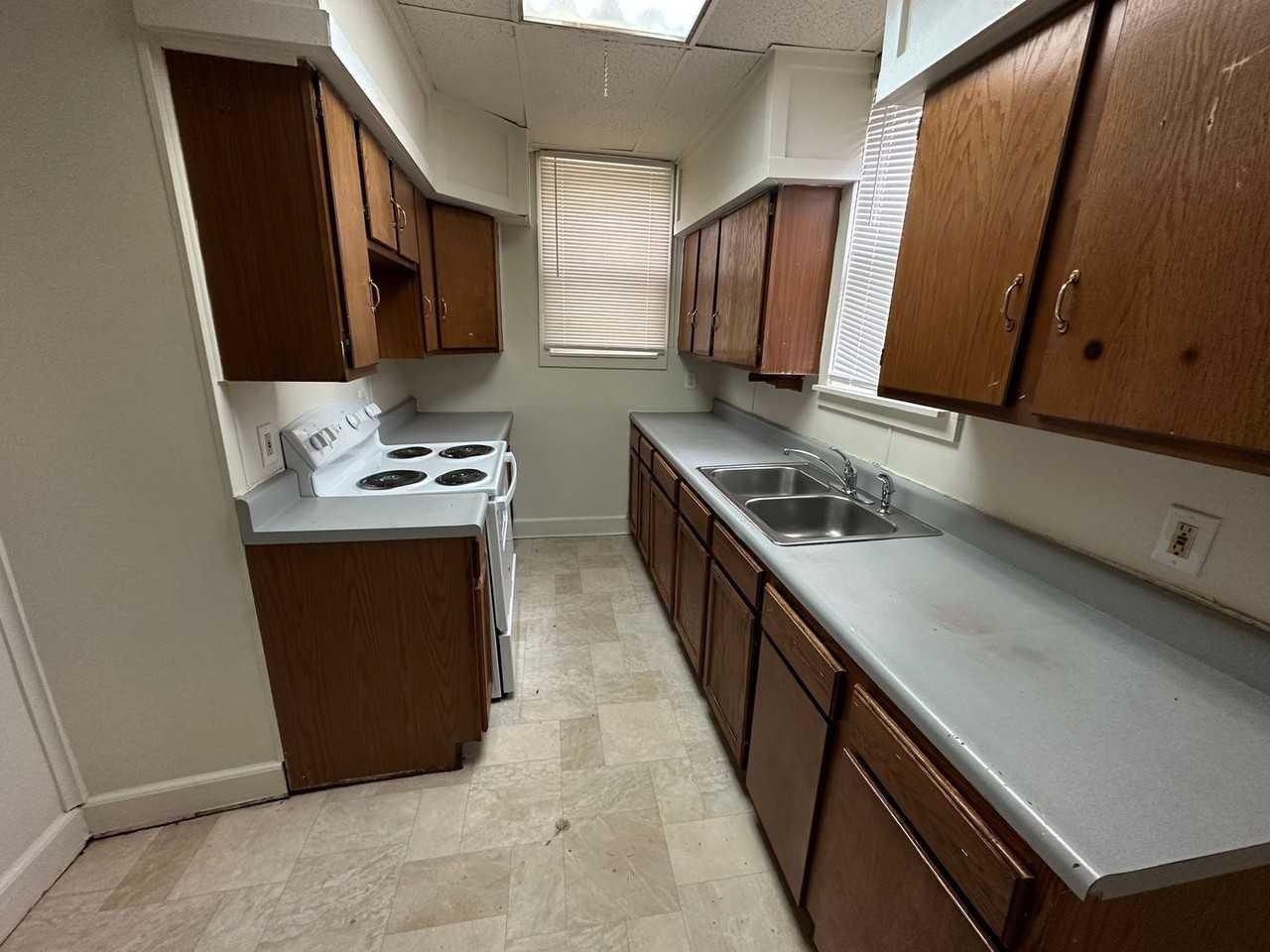 909 W Taylor St - Photo 5 of 10