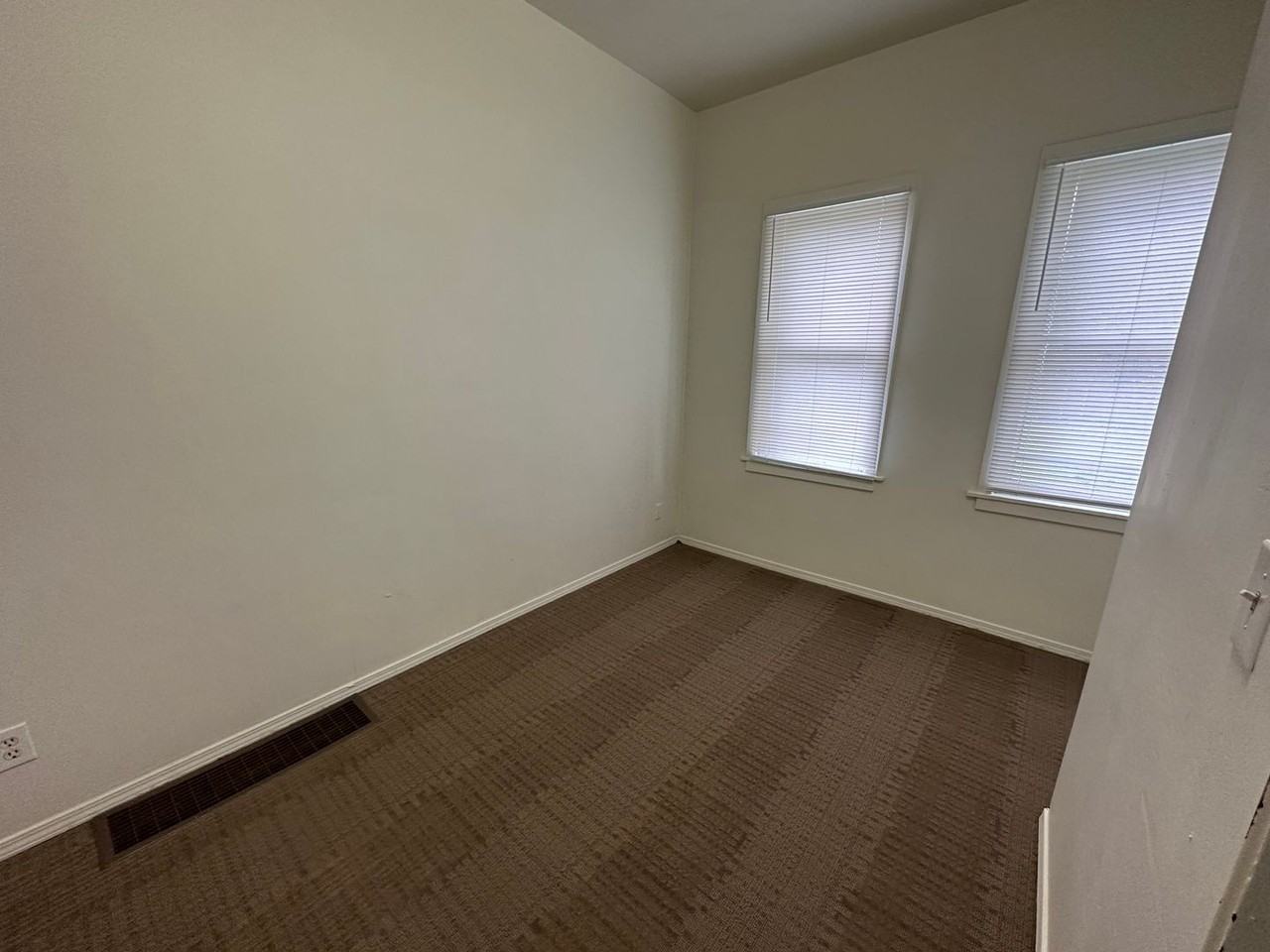 909 W Taylor St - Photo 7 of 10