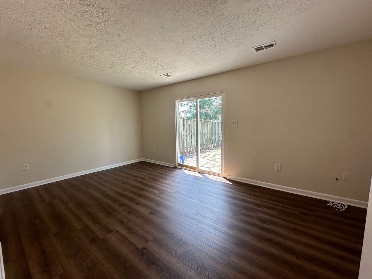 327 Georgetowne Ct - Photo 6 of 16