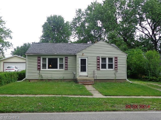 267 16th St - Photo 2 of 16