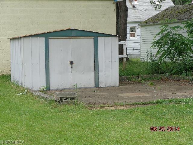 267 16th St - Photo 3 of 16