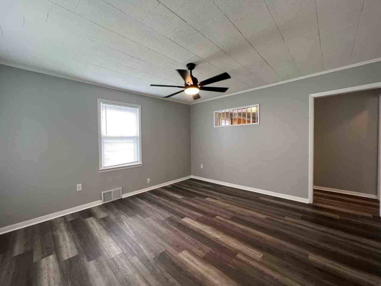 1718 Locust St - Photo 2 of 12