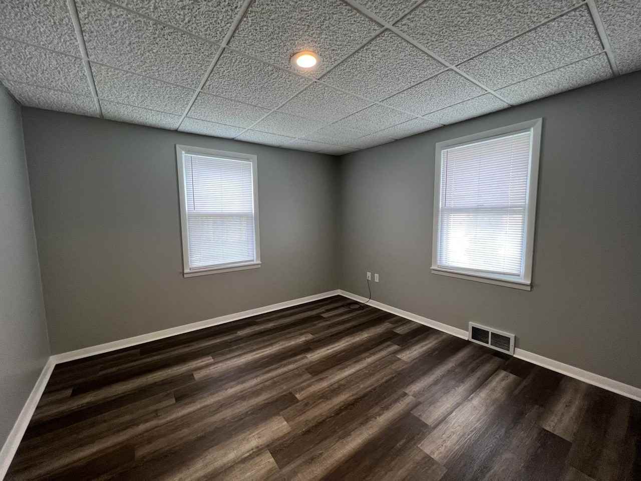 1718 Locust St - Photo 4 of 12