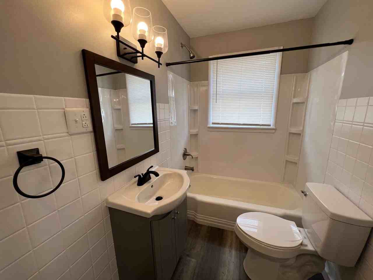 1718 Locust St - Photo 6 of 12