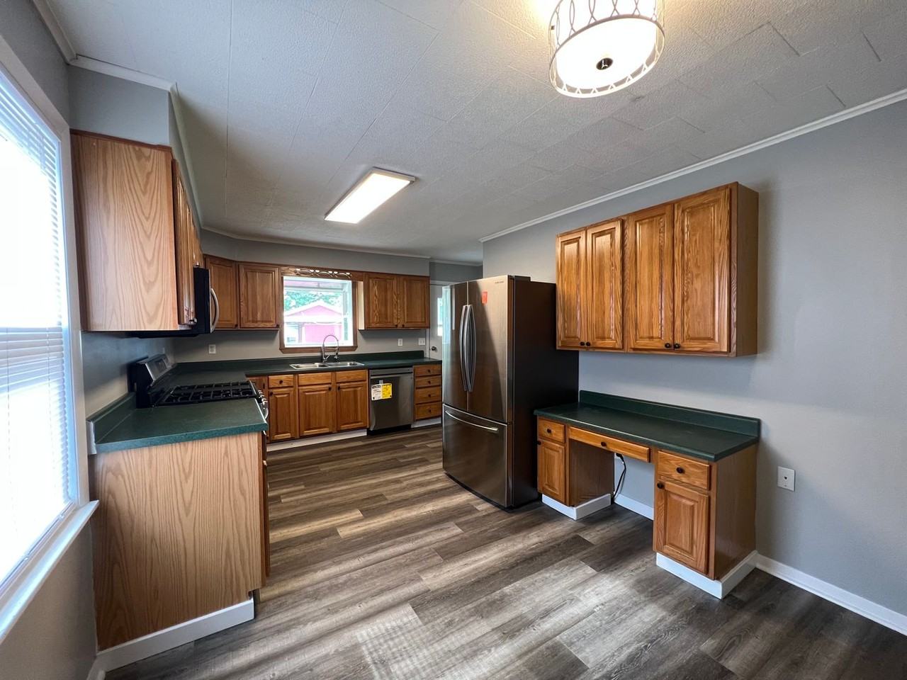 1718 Locust St - Photo 7 of 12