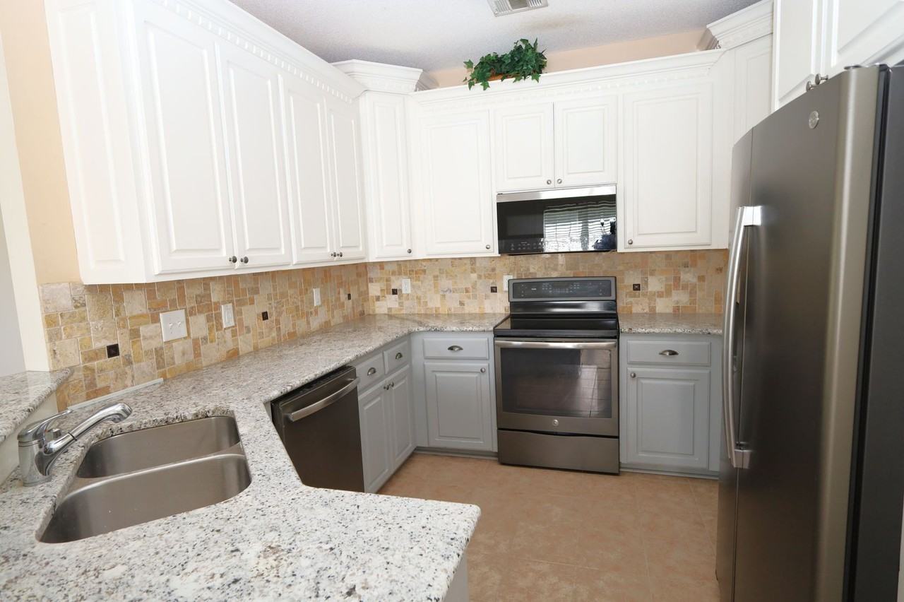 4470 Plantation Crest Rd - Photo 5 of 14