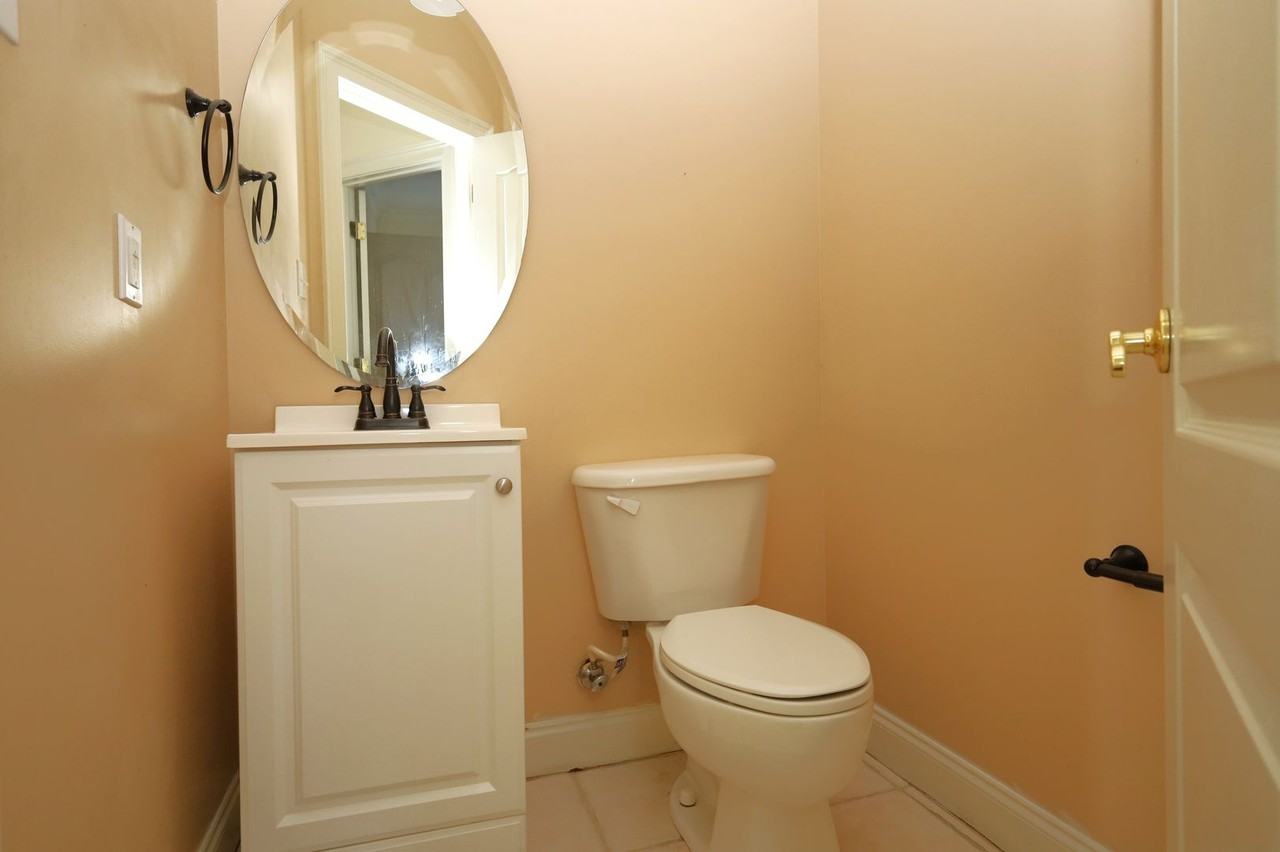 4470 Plantation Crest Rd - Photo 6 of 14