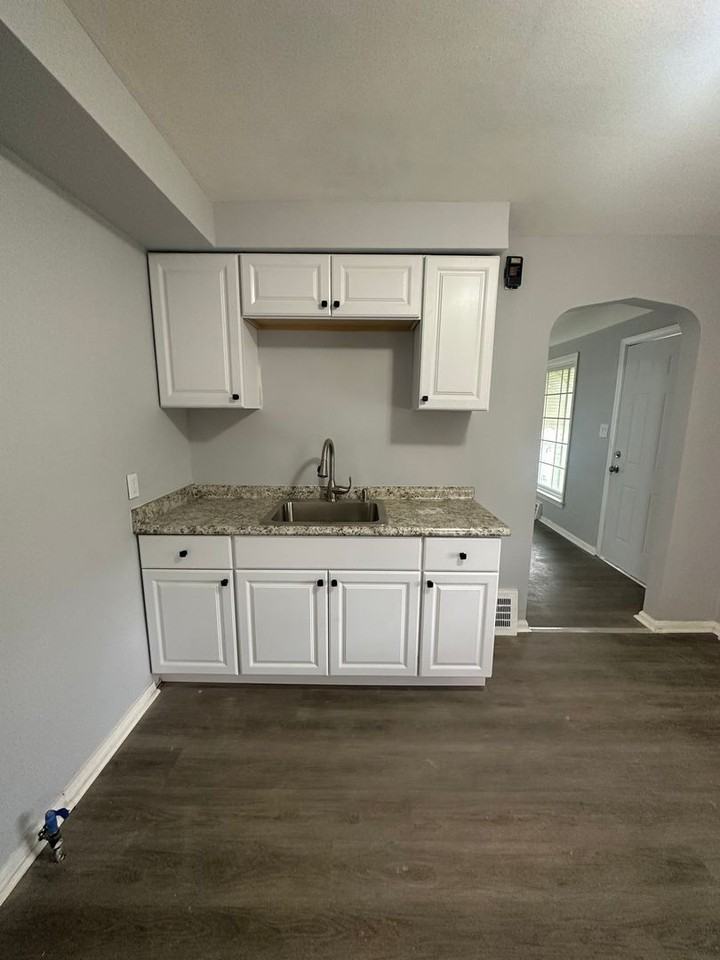 14423 Tabor Ave - Photo 2 of 10