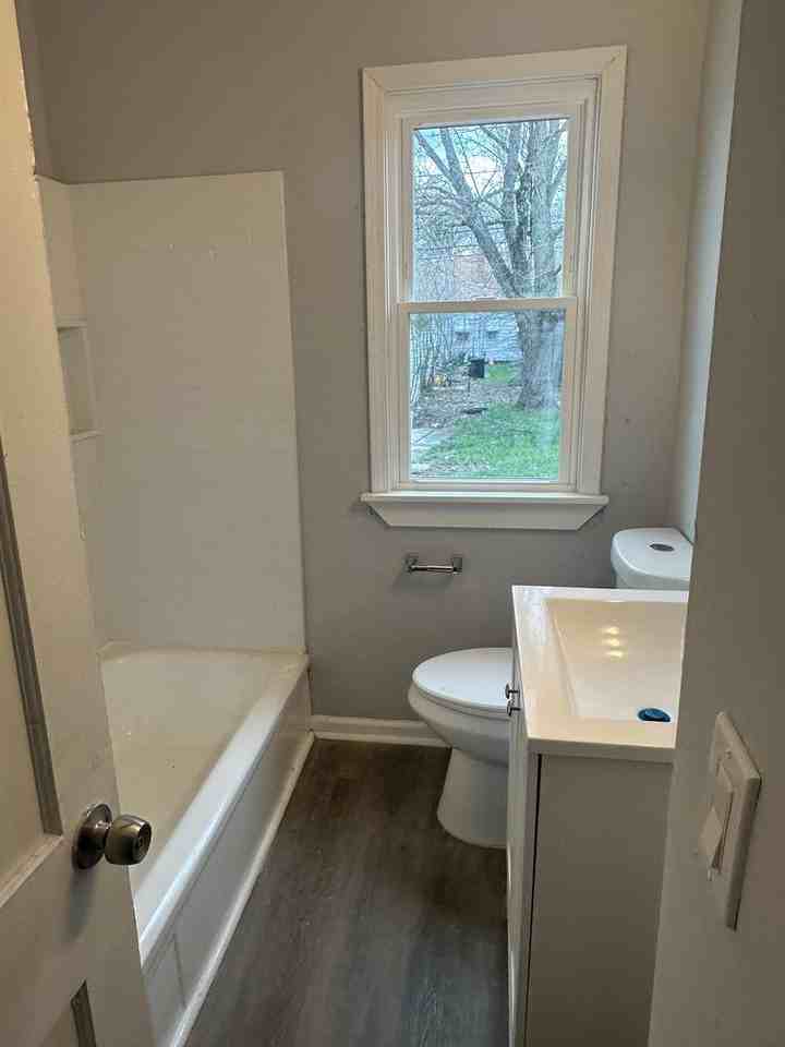14423 Tabor Ave - Photo 4 of 10