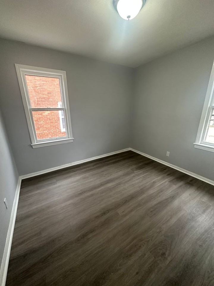 14423 Tabor Ave - Photo 5 of 10