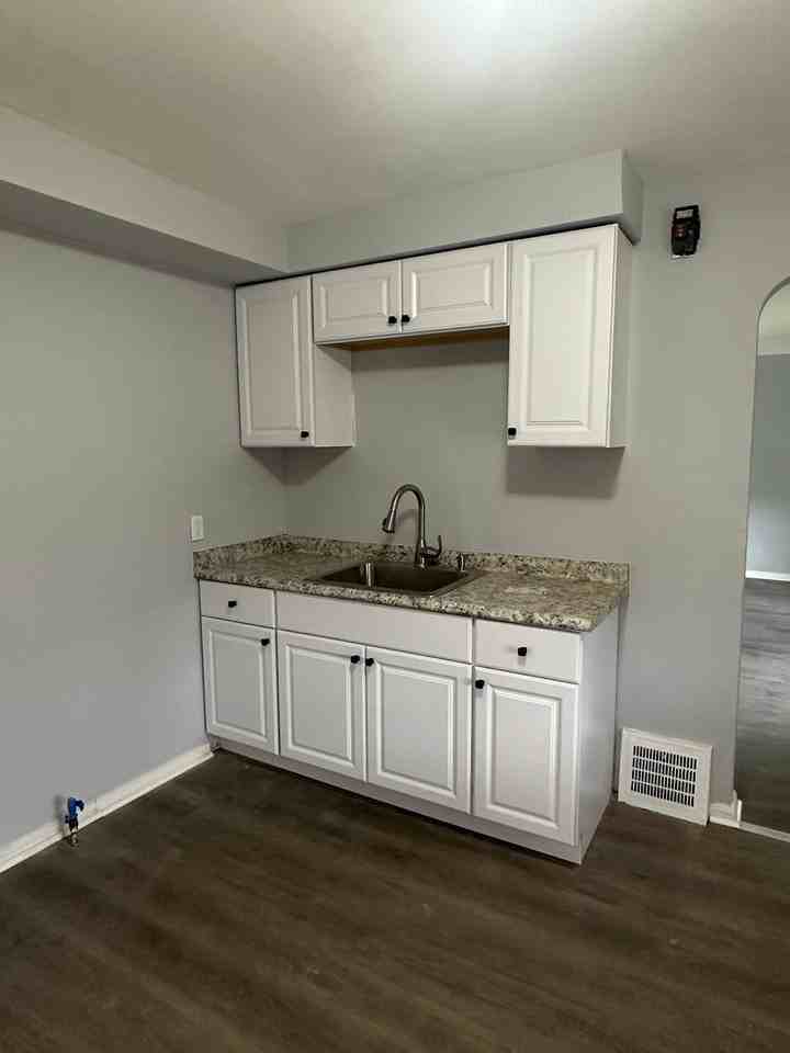 14423 Tabor Ave - Photo 7 of 10