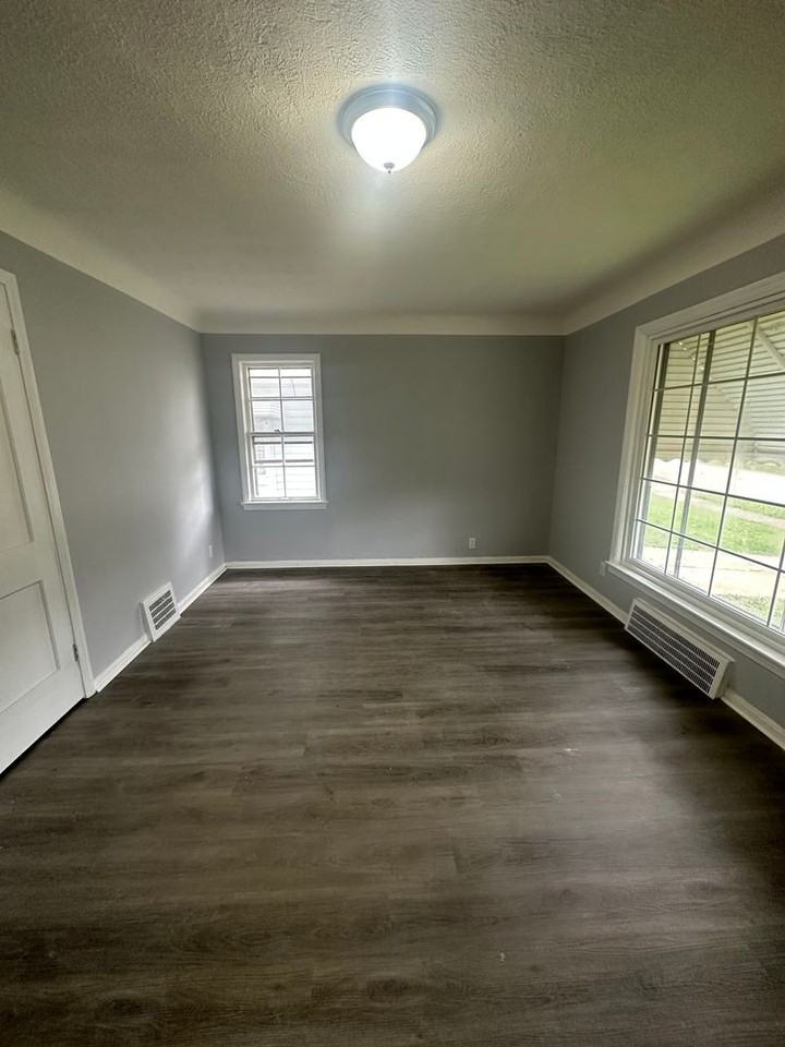 14423 Tabor Ave - Photo 6 of 10