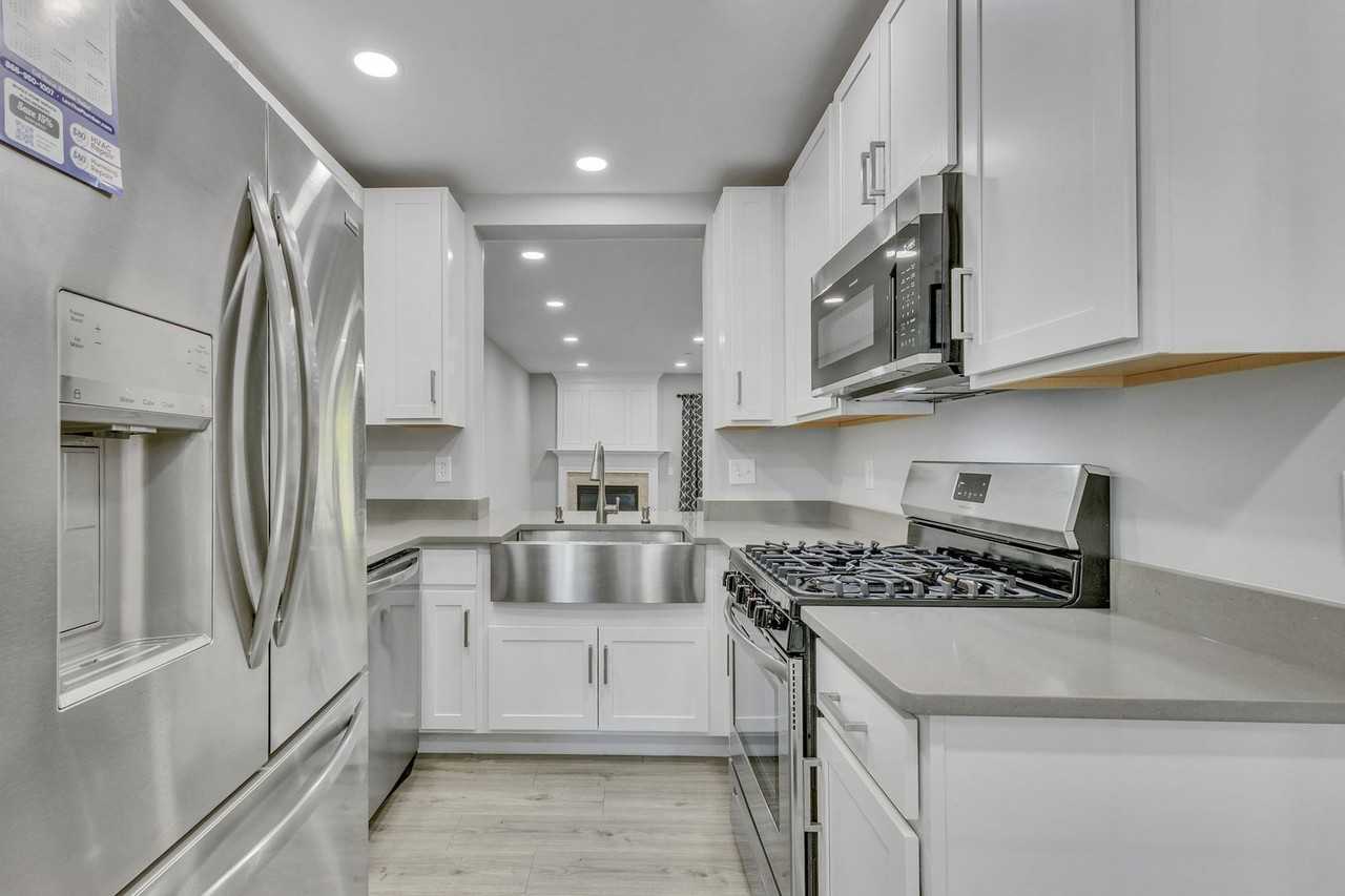 5980 Kimberly Anne Way - Photo 4 of 28