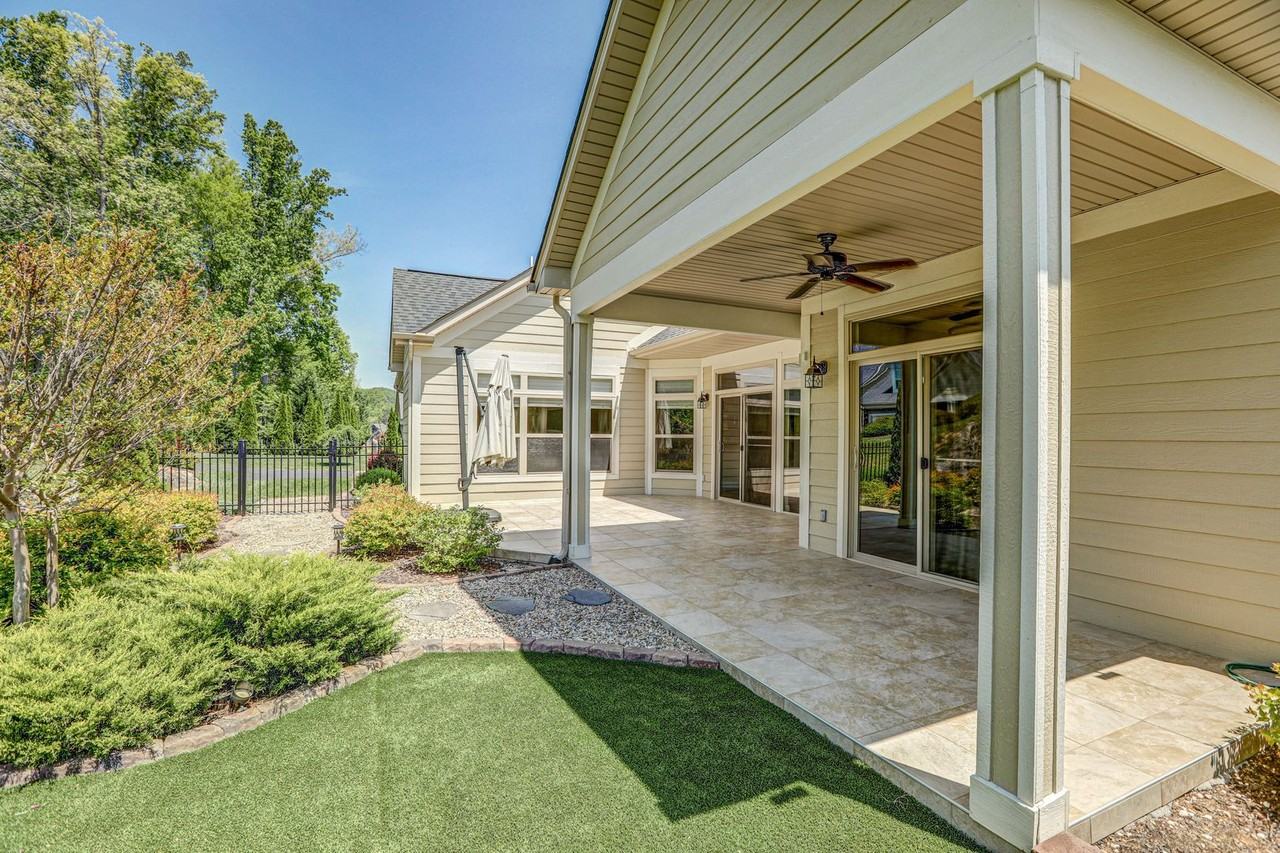 1434 Hatterdale Farm Rd - Photo 3 of 39