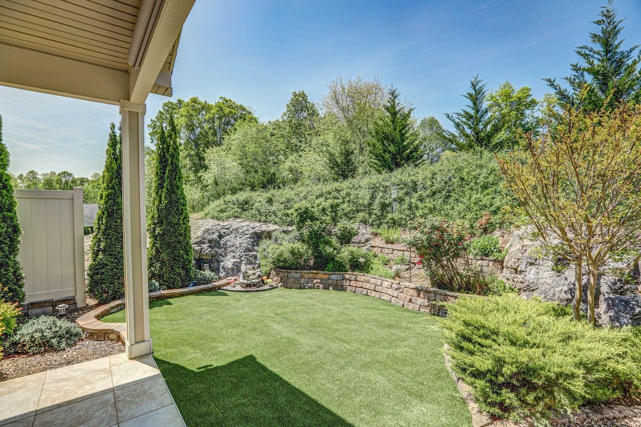 1434 Hatterdale Farm Rd - Photo 6 of 39