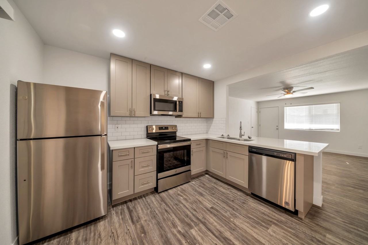 The Lowe located in the heart of Mesa! - Photo 7 of 32