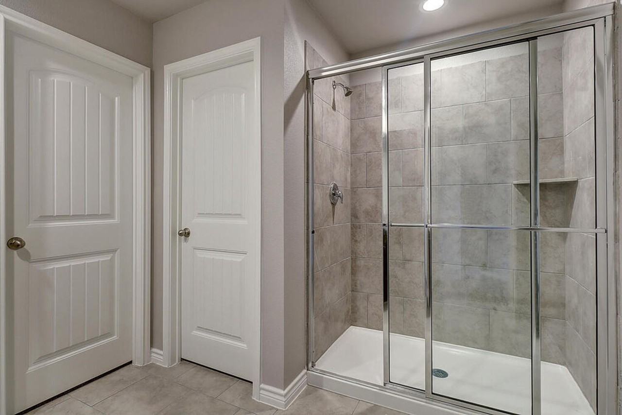 1278 Carnaby St - Photo 2 of 46