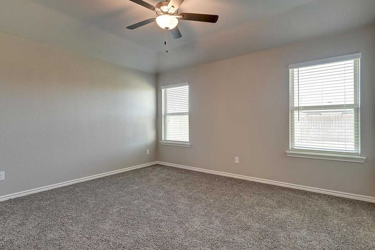 1278 Carnaby St - Photo 3 of 46