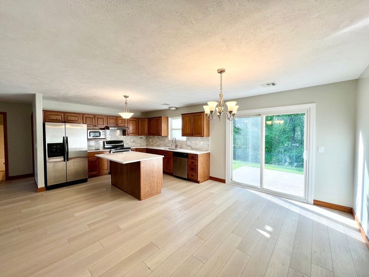 305 Stone Dr - Photo 3 of 9