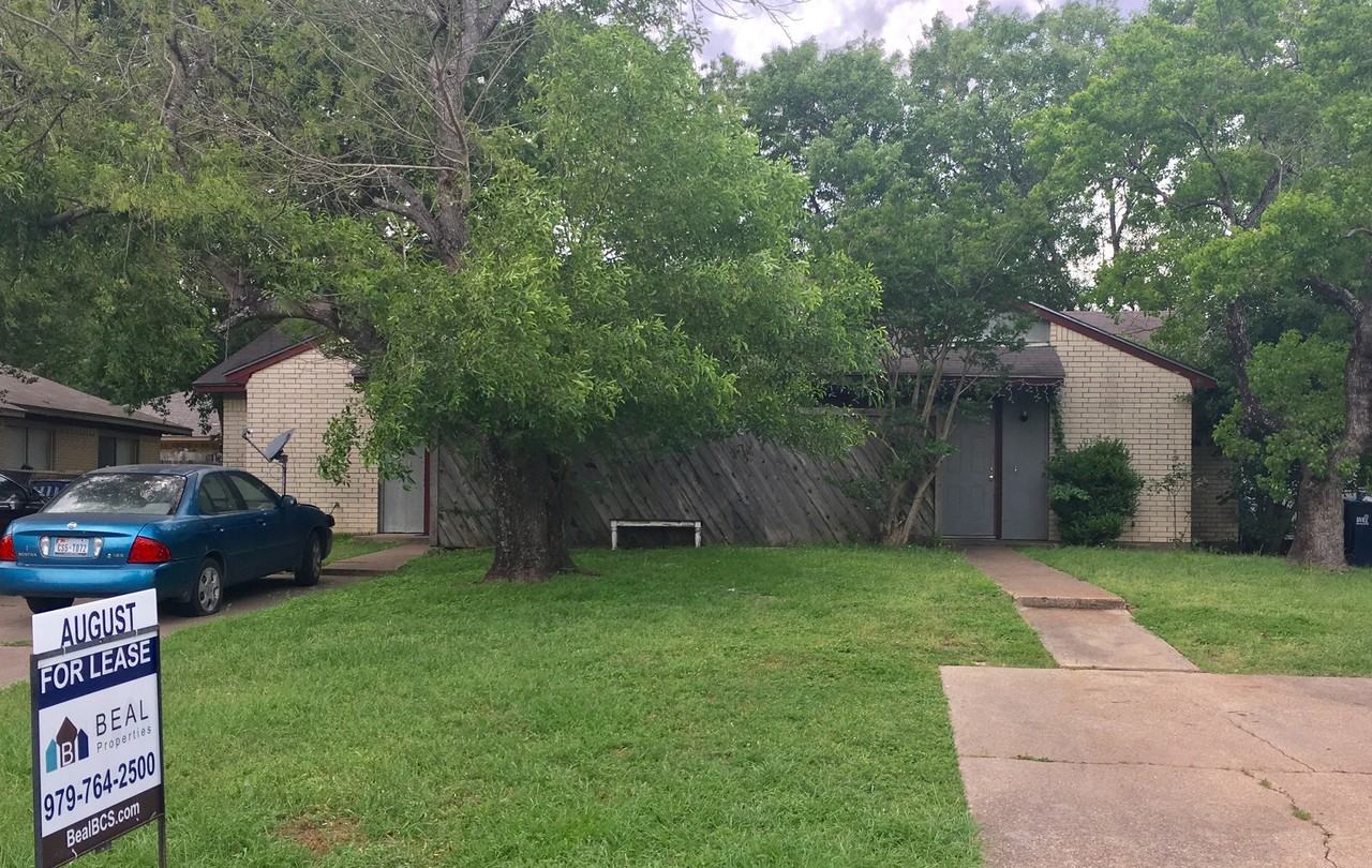 211 Bucknell Ct - Photo 2 of 15