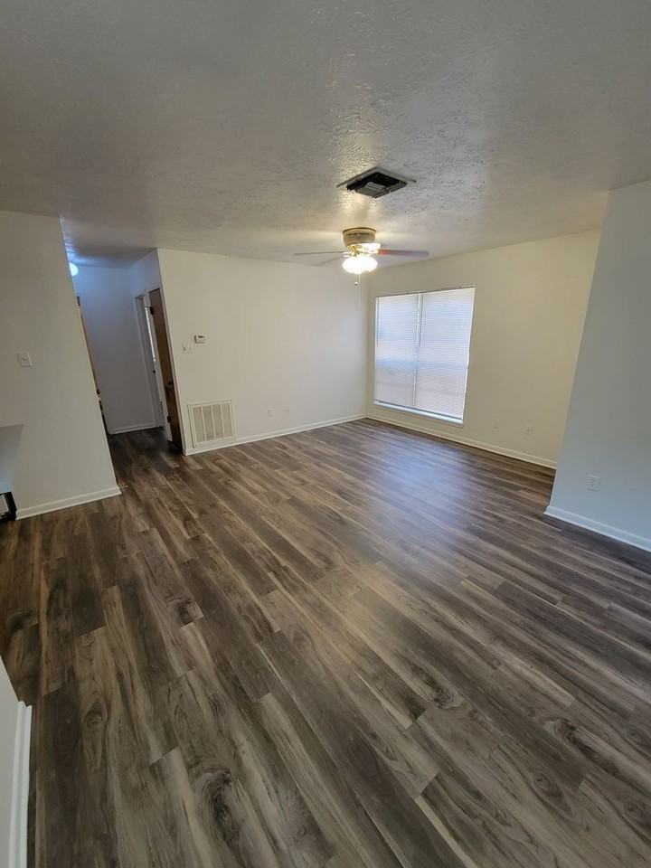 211 Bucknell Ct - Photo 3 of 15