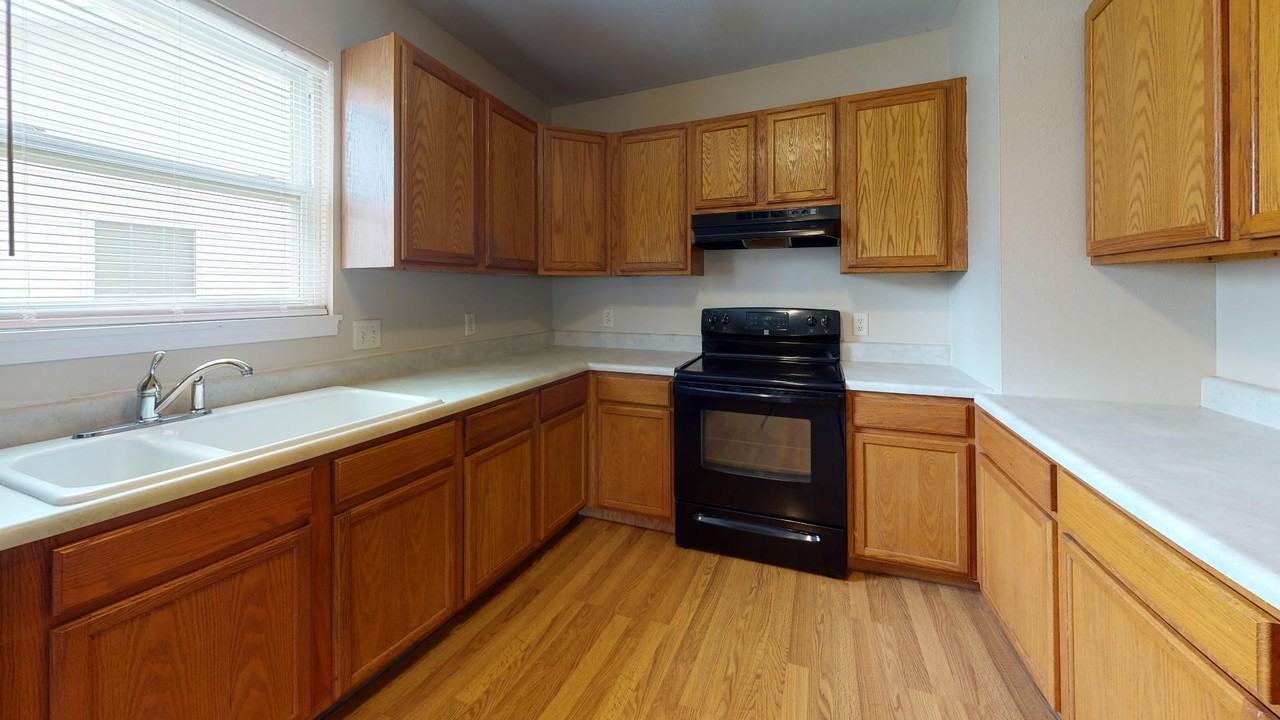 1715 Stone St - Photo 5 of 17