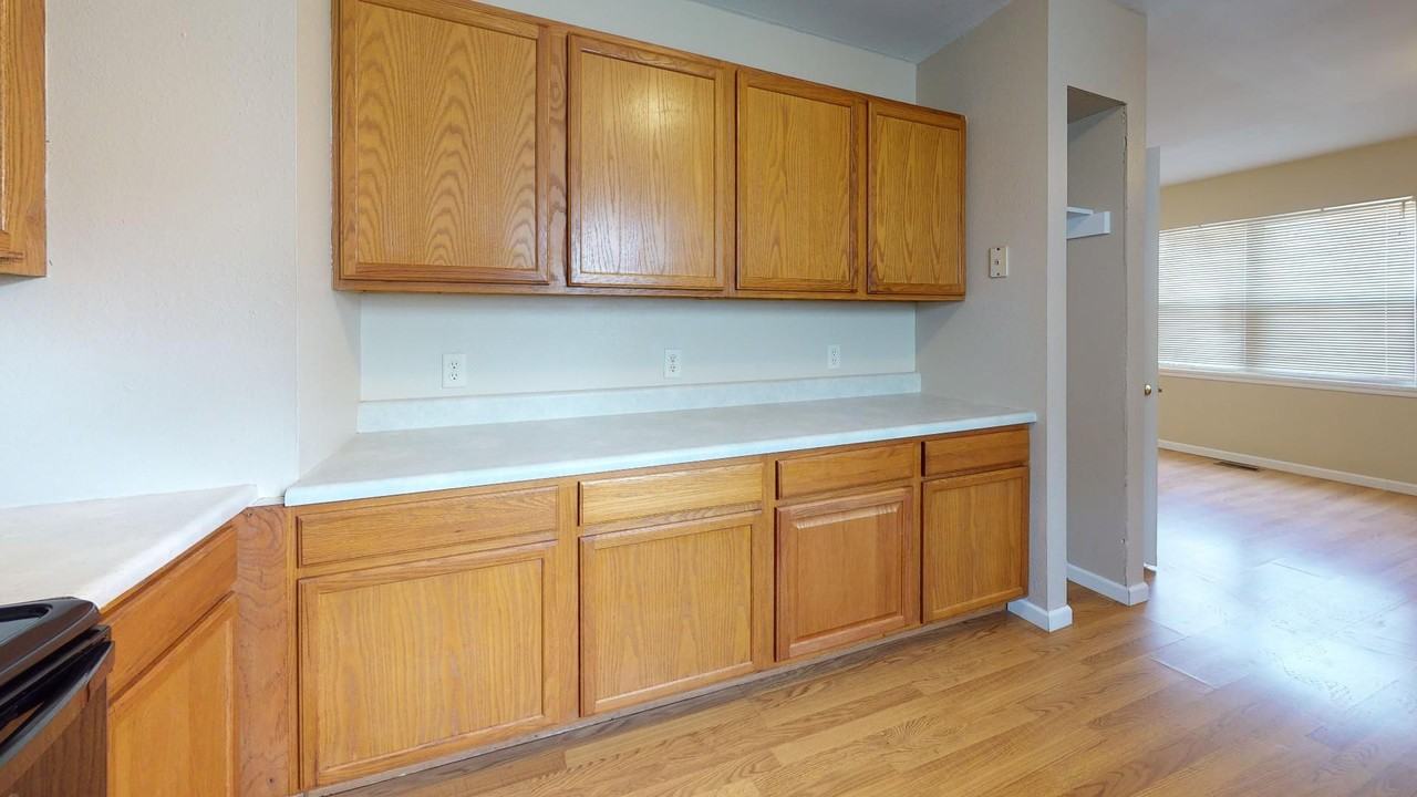 1715 Stone St - Photo 6 of 17