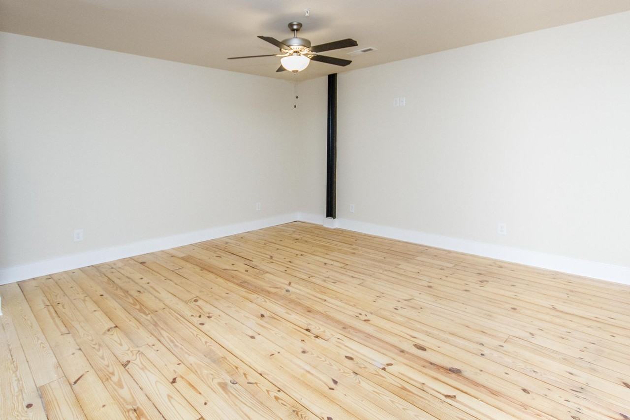 106 N Main St - Photo 3 of 12