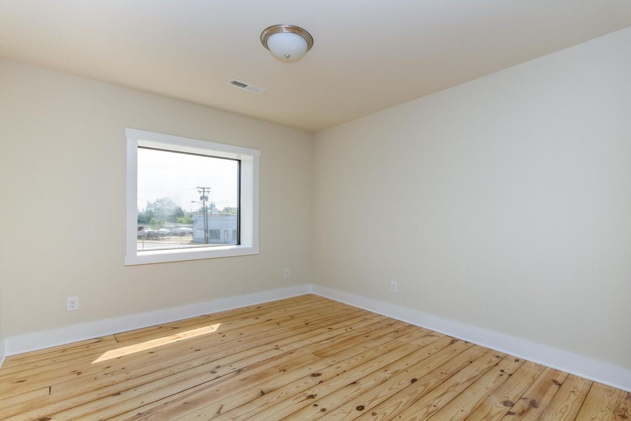 106 N Main St - Photo 6 of 12