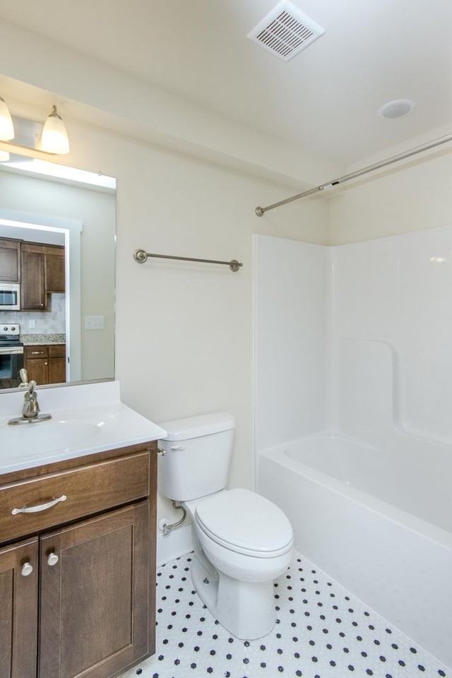 106 N Main St - Photo 7 of 12