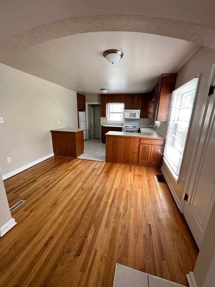 3607 Reed Ave - Photo 3 of 13