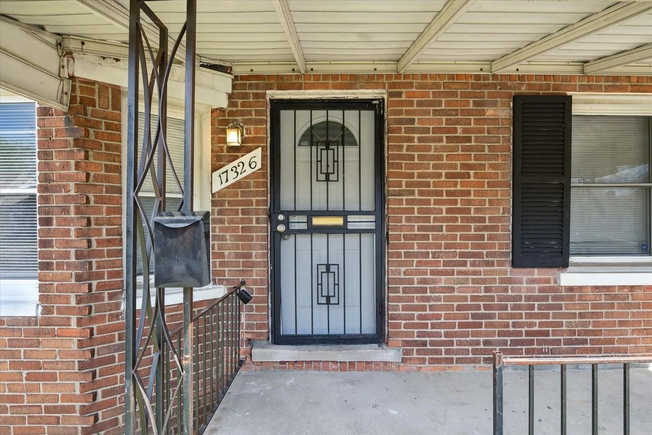 17326 Mansfield St - Photo 2 of 26
