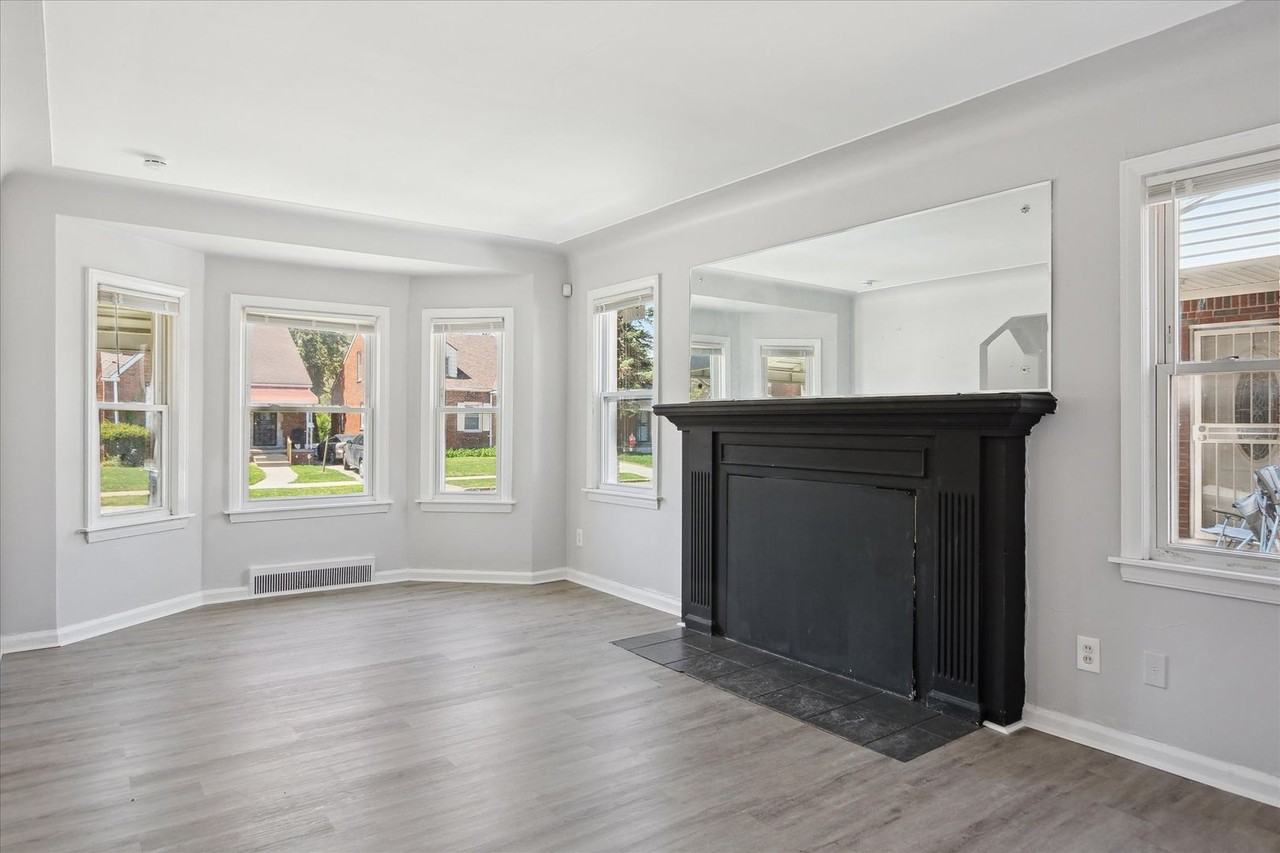 17326 Mansfield St - Photo 7 of 26