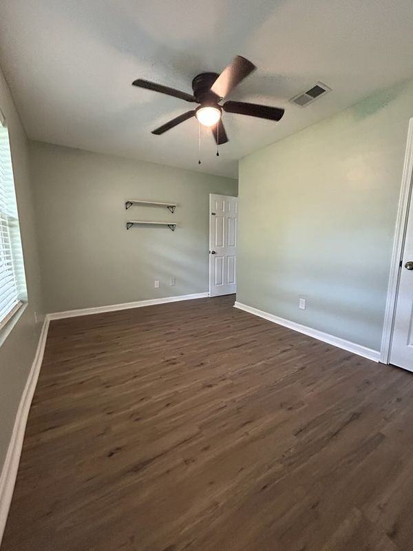110 Cathy Dr - Photo 3 of 4