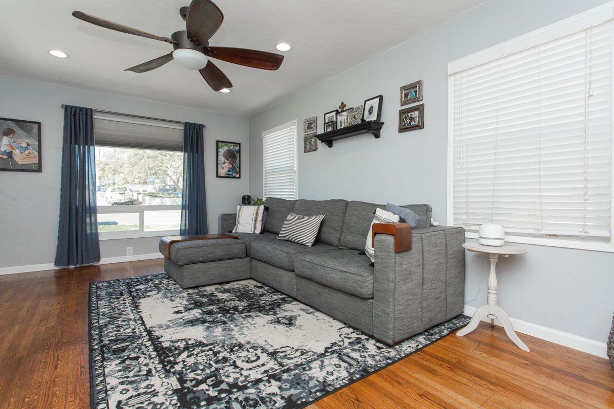 2937 Olive St - Photo 2 of 17