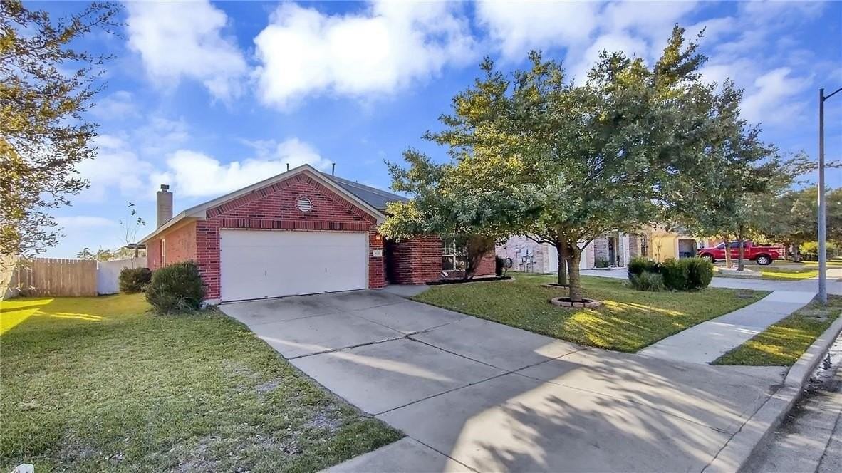 4121 Lake Edge Way - Photo 3 of 40