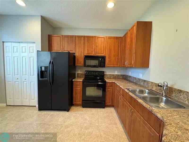 2565 Stockbridge Sq Sw - Photo 5 of 34