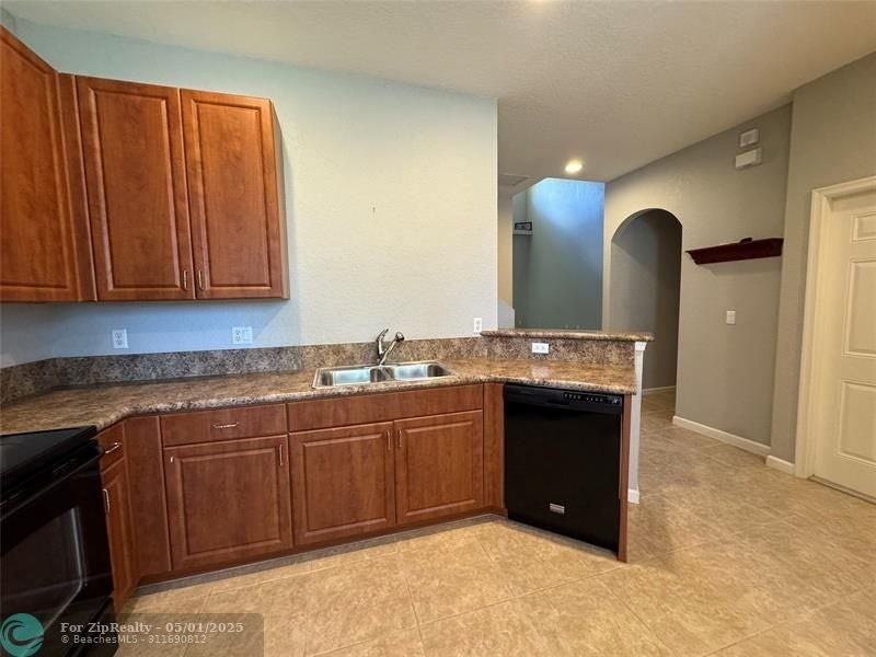 2565 Stockbridge Sq Sw - Photo 7 of 34